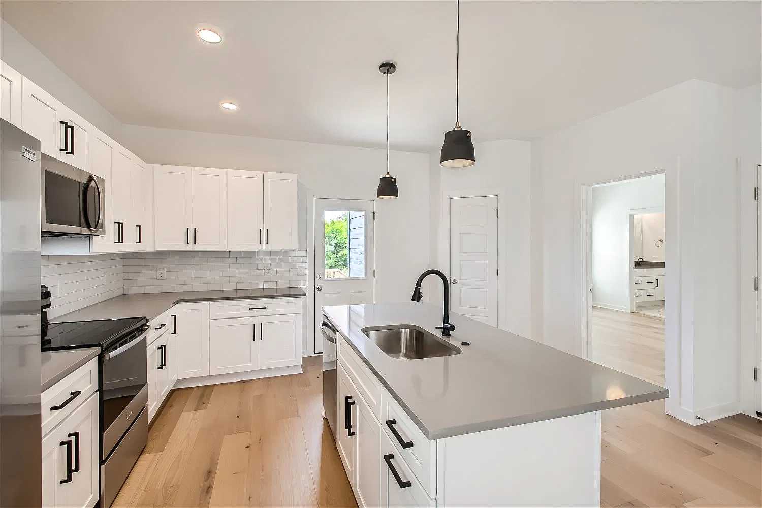 4 bed, 2.5 bath, 1670 sqft, $2,450 — Photo 3