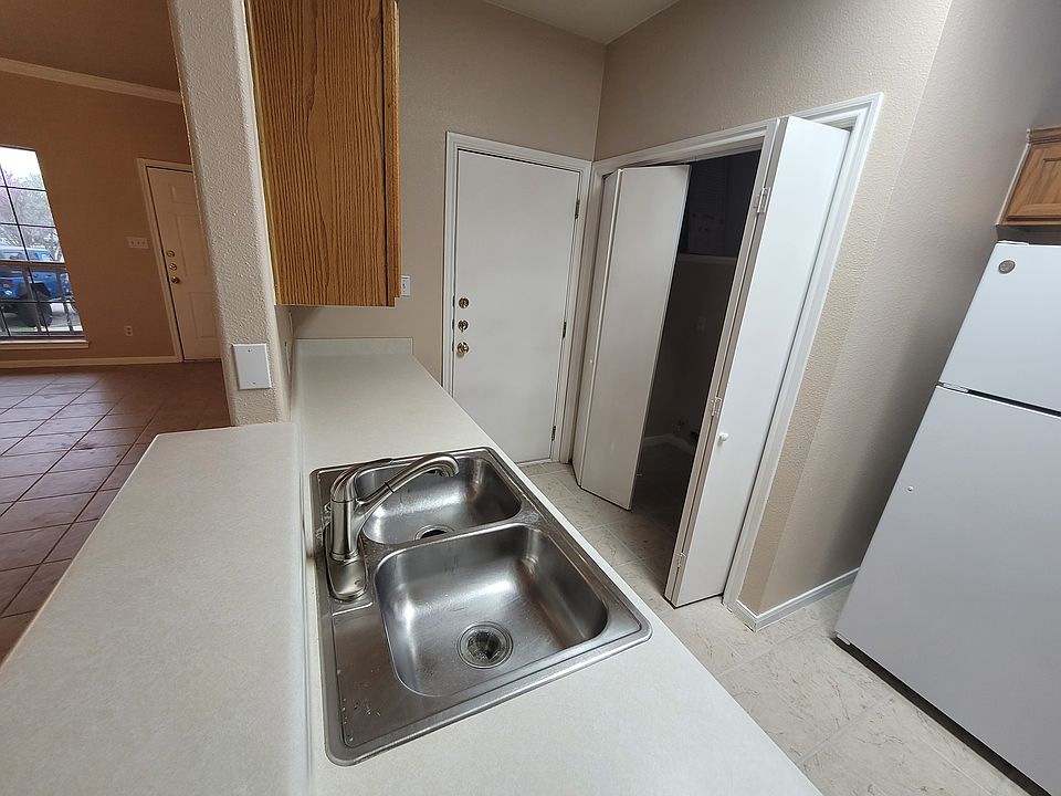 1st image of 2880 Southampton Way APT A