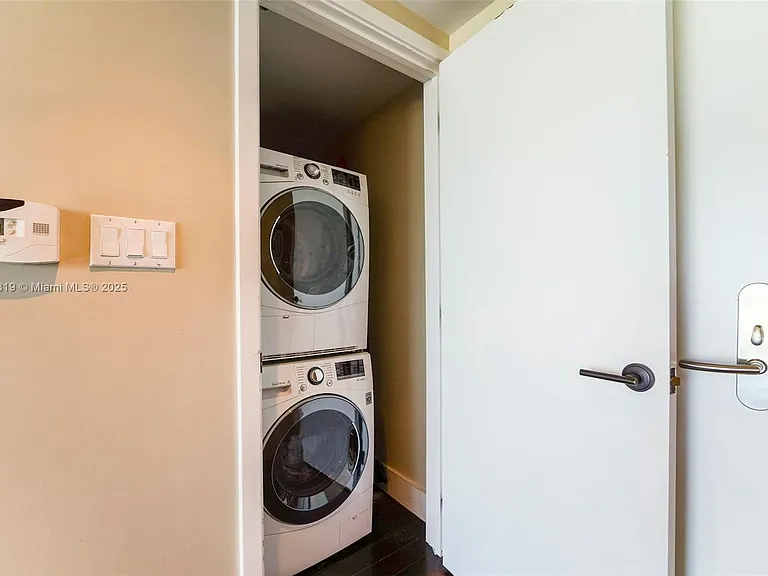 6801 Collins Ave #1214-DOOR1203 — Photo 12