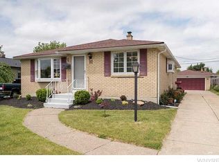 302 Lydia Ln, Cheektowaga, NY 14225
