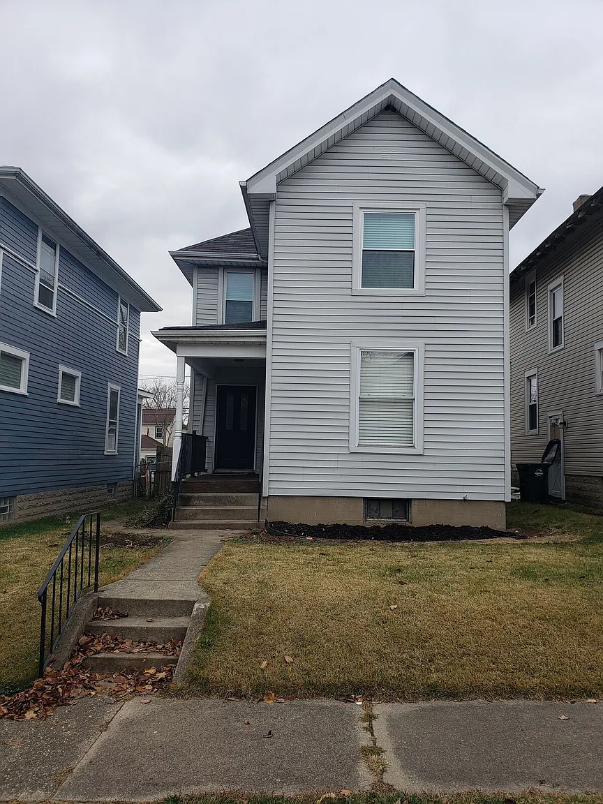 135 N F St photo 1