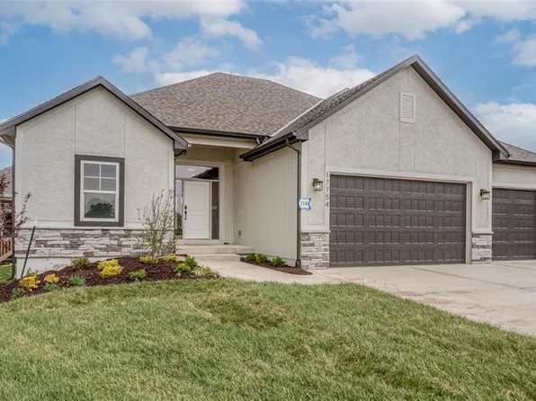 17754 S Myrna Dr, Olathe, KS 66062