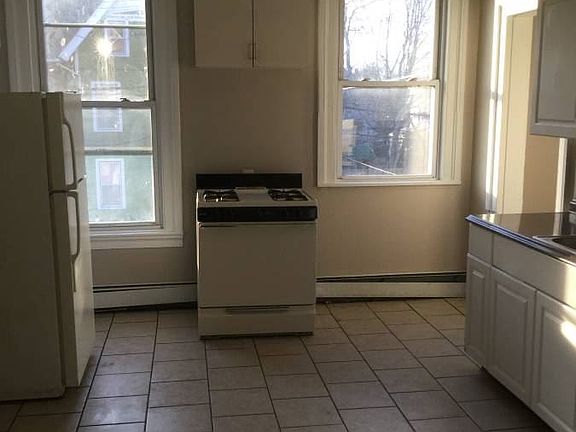 5th image of 486 Howard Ave #2