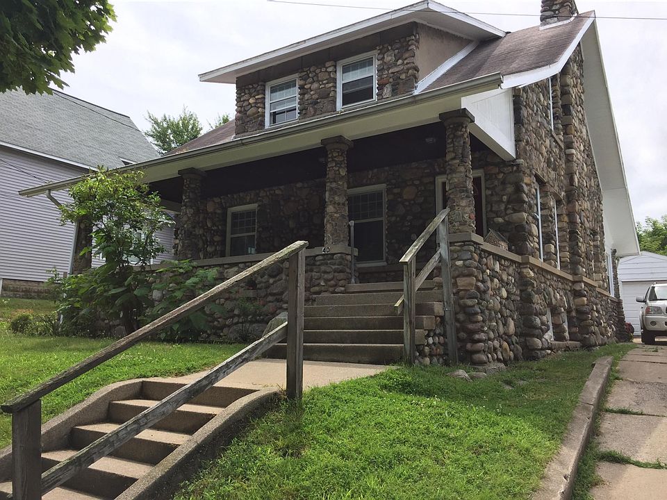 1st image of 40 Caledonia St NE