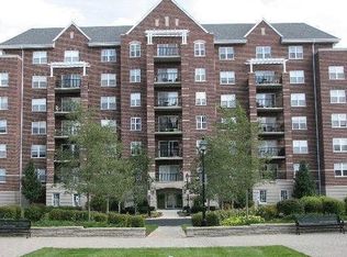 440 W Mahogany Ct UNIT 202, Palatine, IL 60067