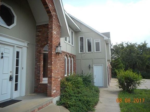 2nd image of 141 N Dartmouth Dr