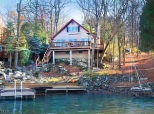 315 Maxim Dr, Hopatcong, NJ 07843