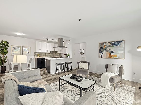 4th image of 500 W 5th Avenue #306