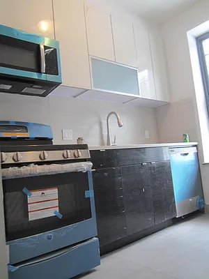 Rented by Uptown Flats LLC | media 25