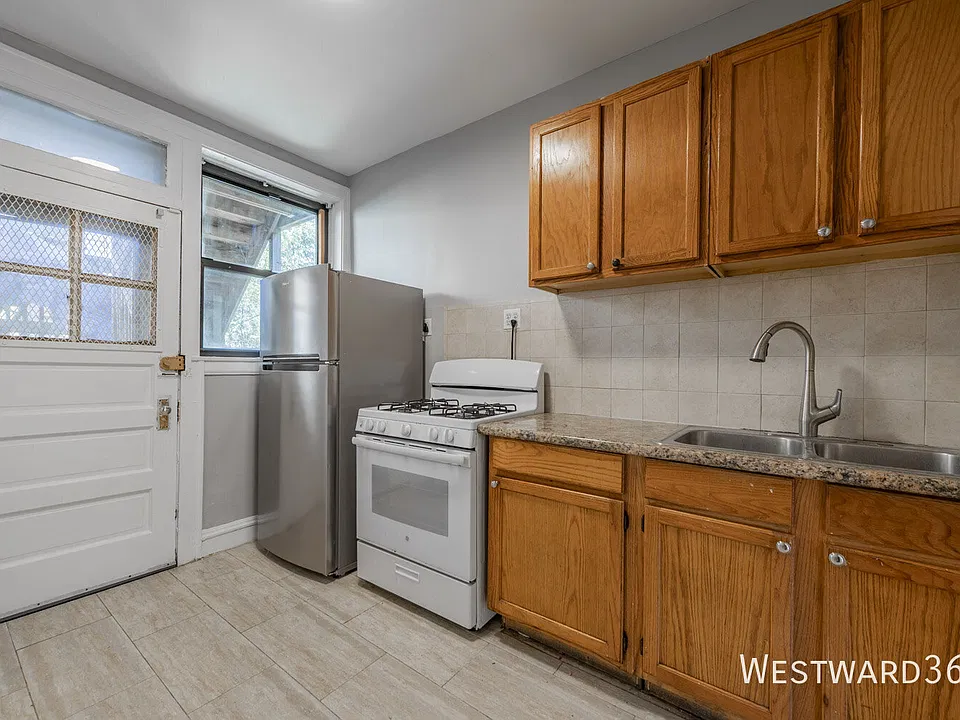 2054 W Arthur Ave #2E
