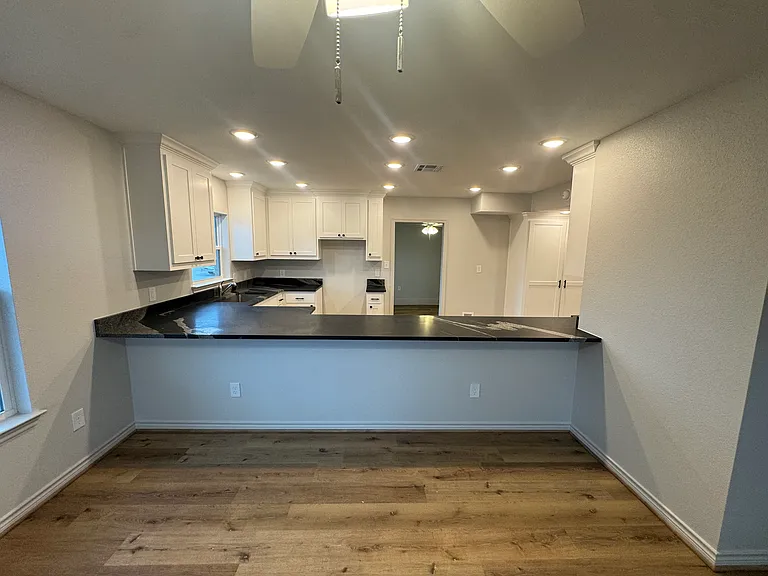 207 Laurel Ln — Photo 4
