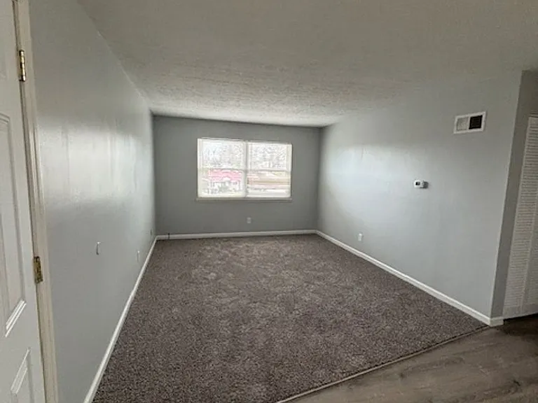 608 N Woodland Dr — Photo 4