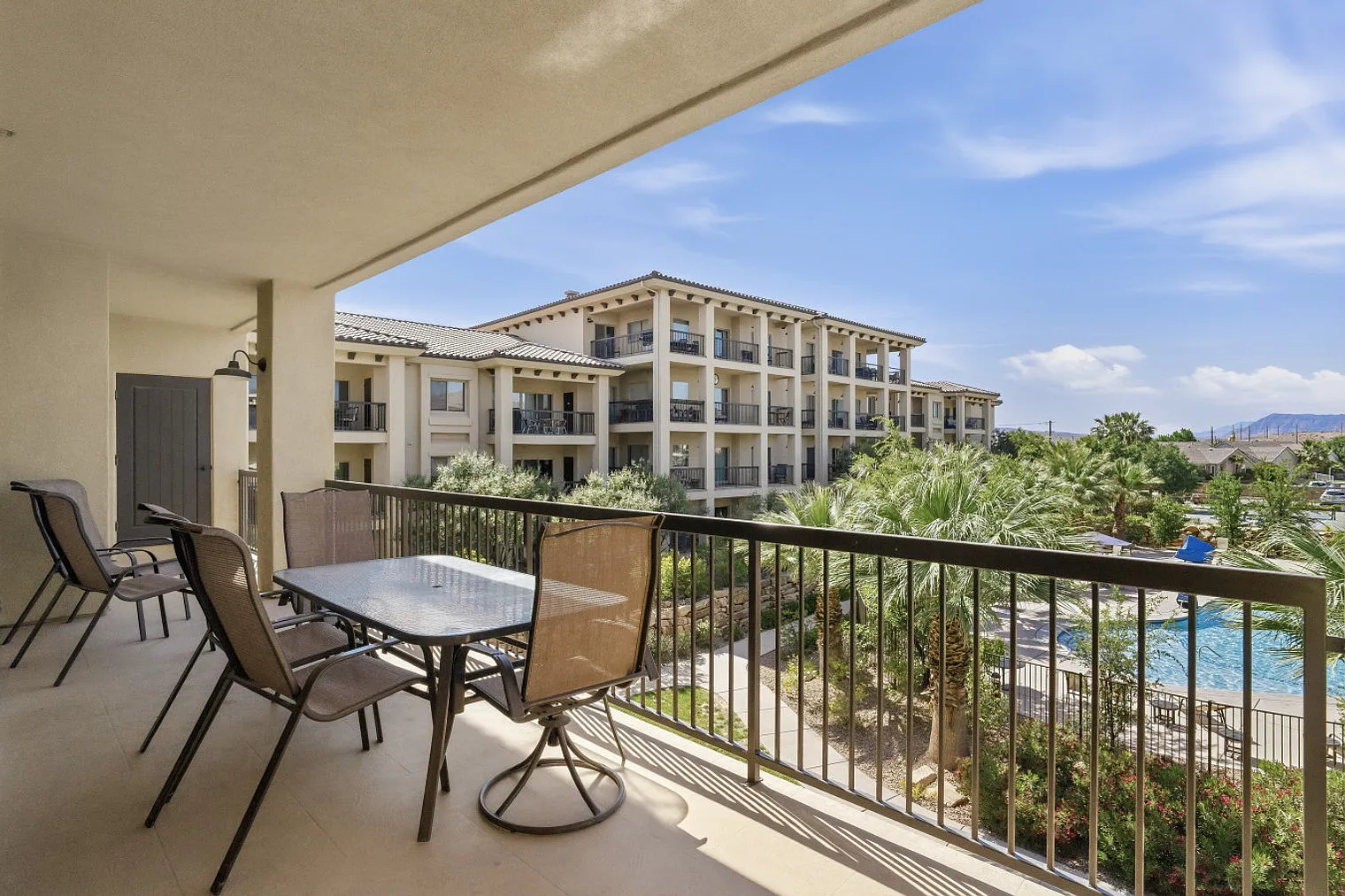 4 bed, 4.0 bath, 2421 sqft, $4,209 — Photo 4