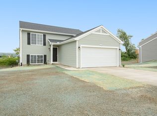 910 Maycroft Rd, Lansing, MI 48917