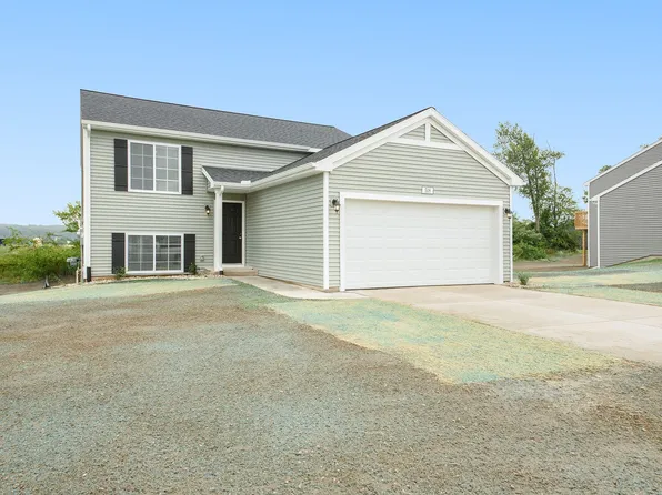 910 Maycroft Rd, Lansing, MI 48917
