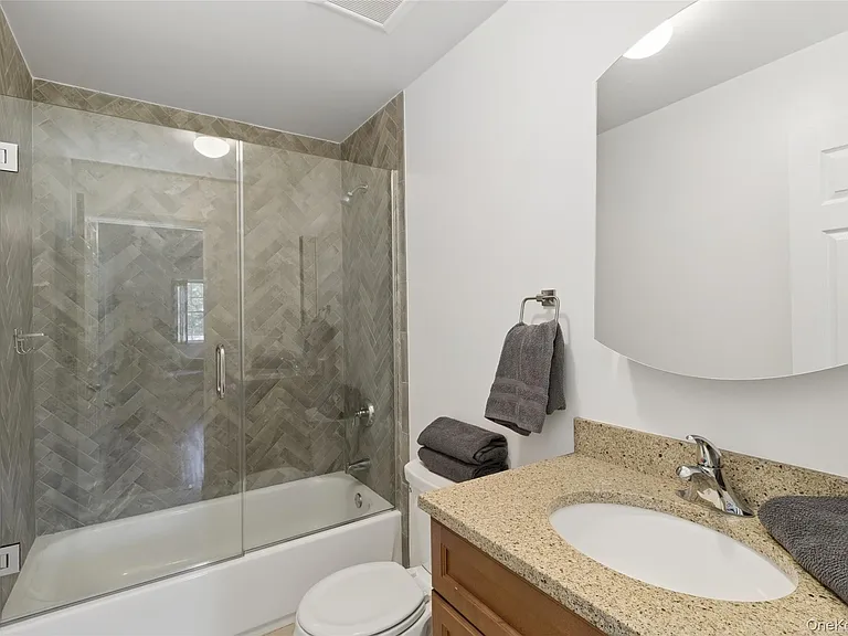 16 Mastro Ct — Photo 21