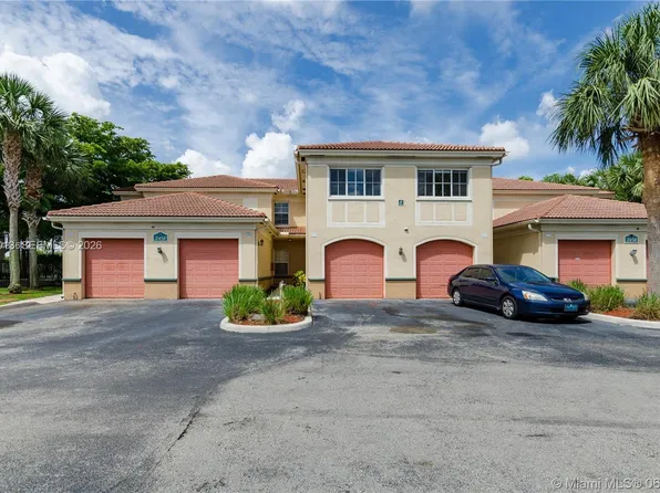 2458 Centergate Dr APT 202, Hollywood, FL 33025