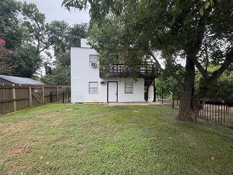 4827 Pine Ave #A — Photo 1