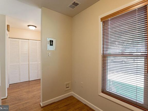 3rd image of 9715 Ashbourn Dr