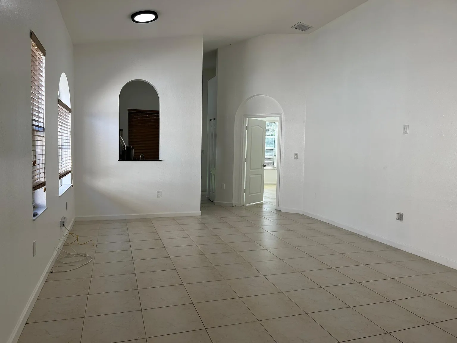 3 bed, 1250 sqft, $3,000 — Photo 4