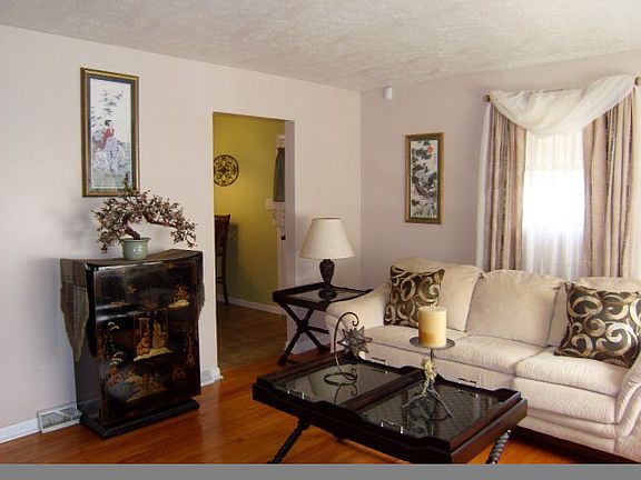 2nd image of 102 Laramie Cir