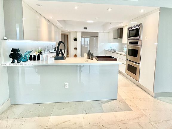 5th image of 3301 NE 183rd St Unit 706