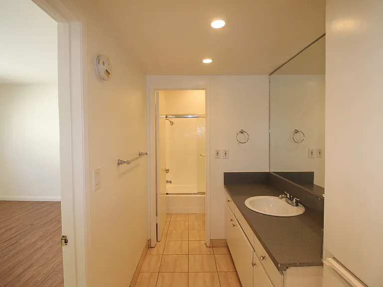 Nordhoff Apartments — Photo 7