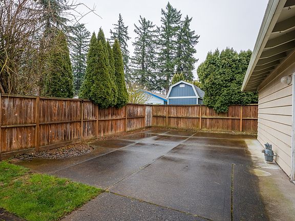 4th image of 2320 NE Rene Ave