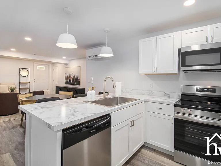 221 S Taylor St — Photo 14