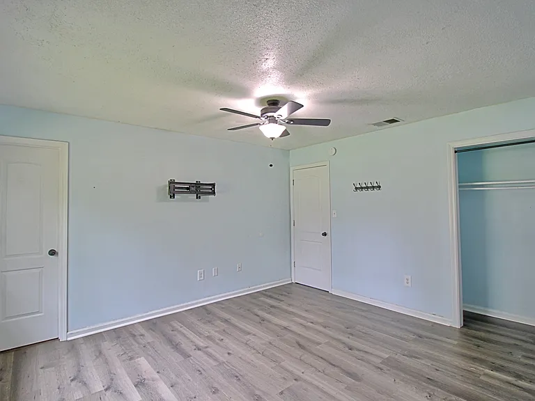 1062 Kelly Dr — Photo 23