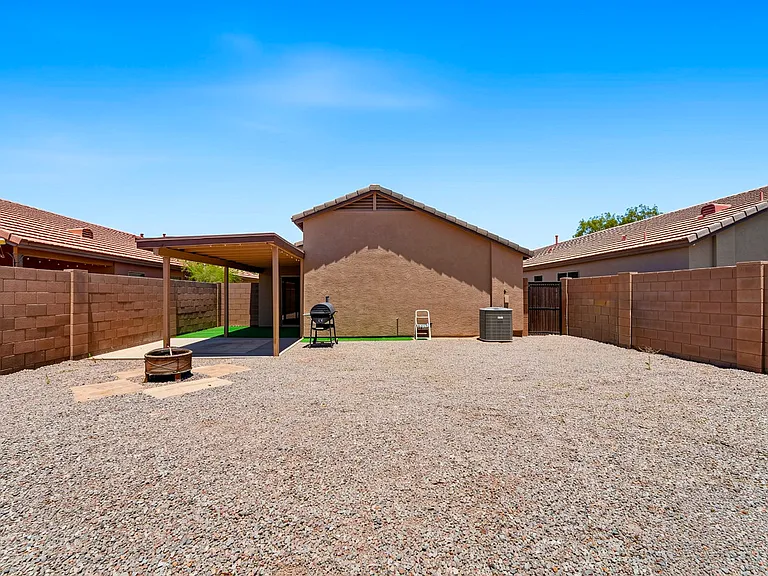 42551 W Hillman Dr — Photo 33