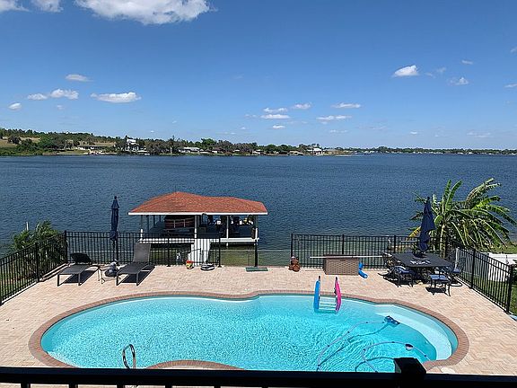 4th image of 625 Lake Clay Dr S