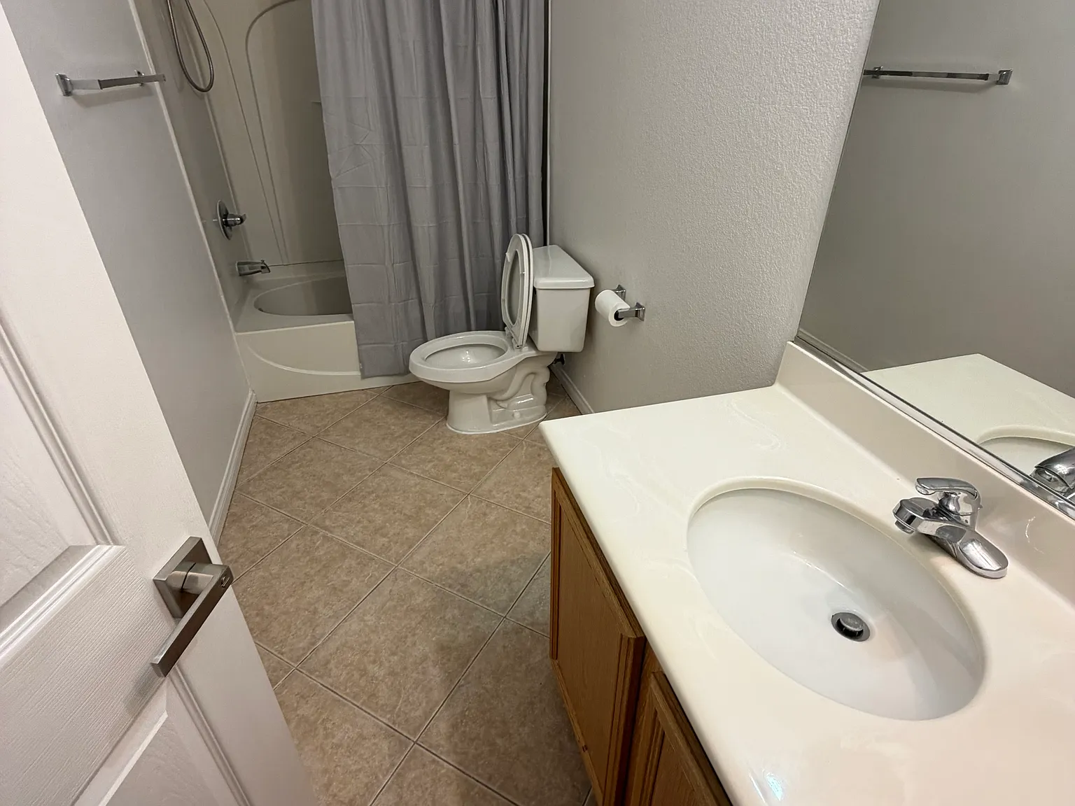 5 bed, 2781 sqft, $2,300 — Photo 4