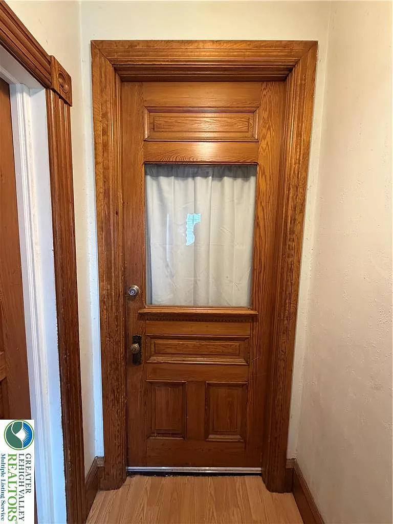 2 bed, 1.0 bath, 1200 sqft, $1,500 — Photo 2