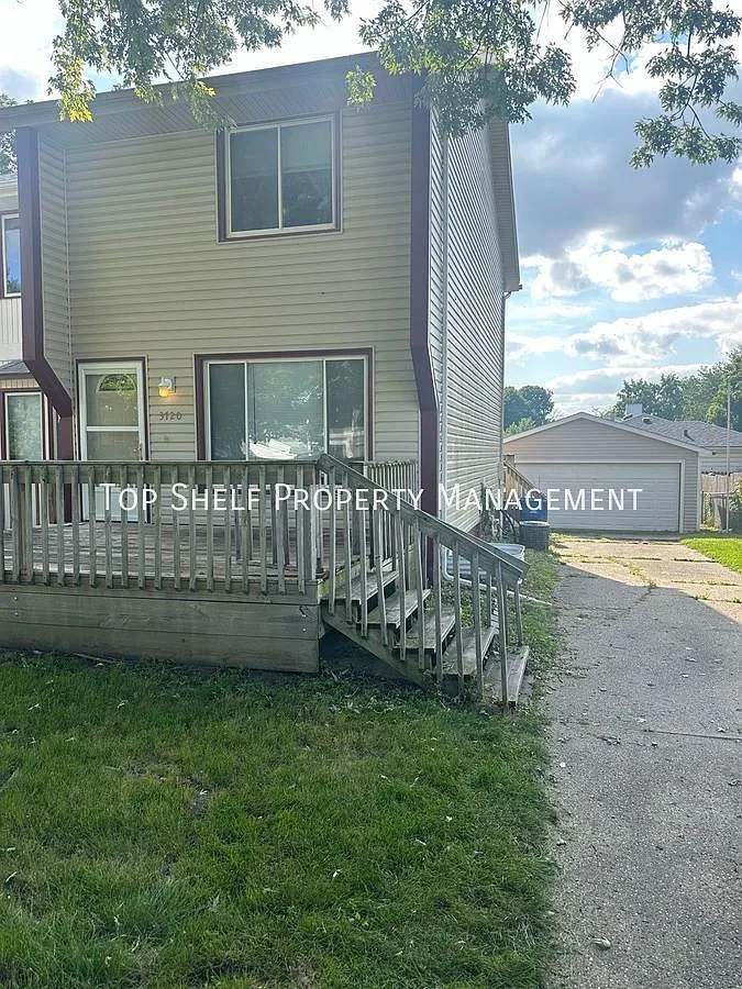 3 bed, 960 sqft, $1,345 — Photo 1