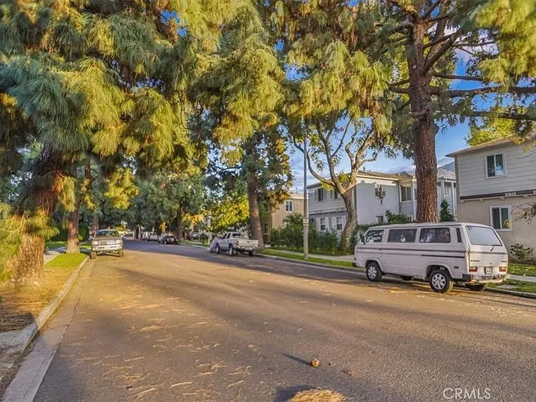 4132 Toluca Lake Ave — Photo 10