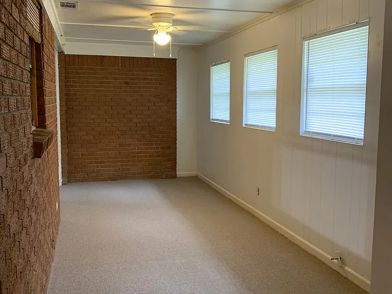 4511 Greenway Dr — Photo 7