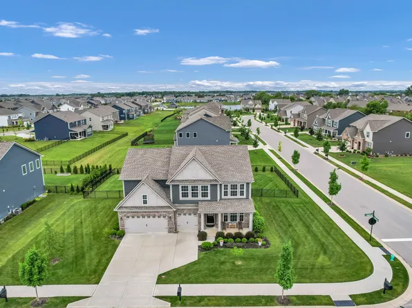 9898 Midnight Line Dr, Fishers, IN 46040