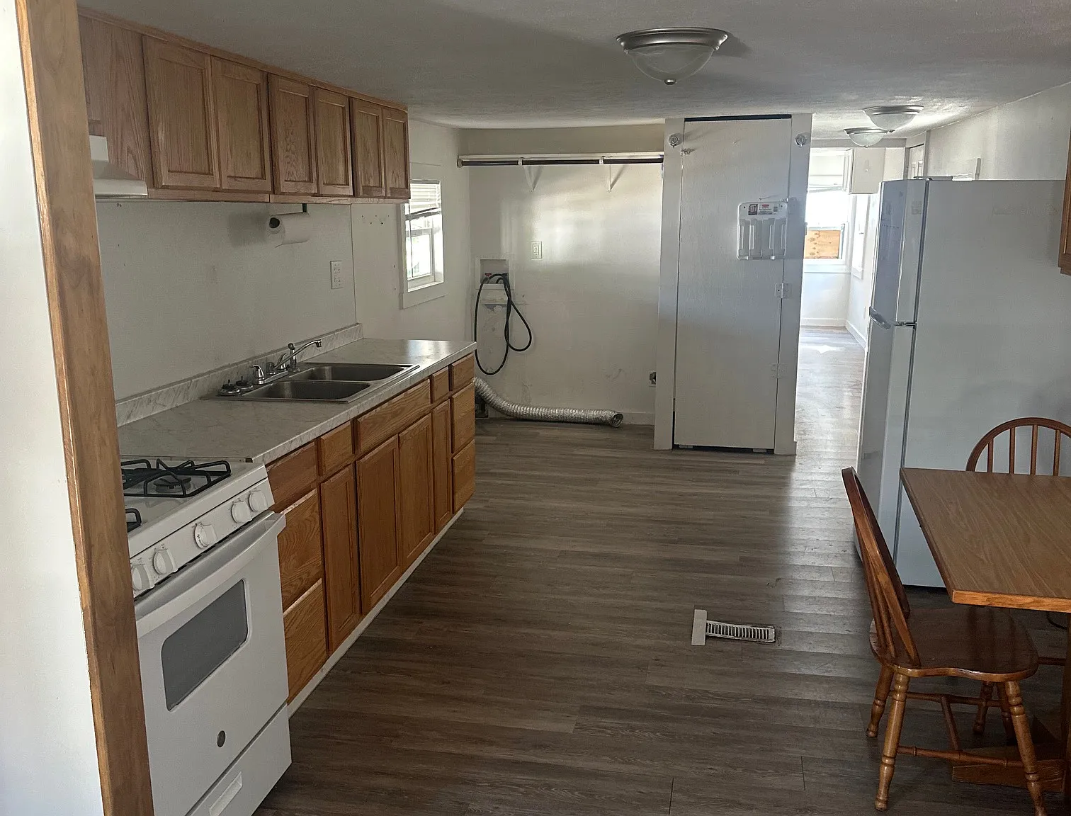 300 N Walnut St — Photo 3