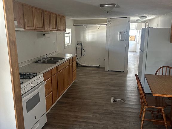 3rd image of 300 N Walnut St