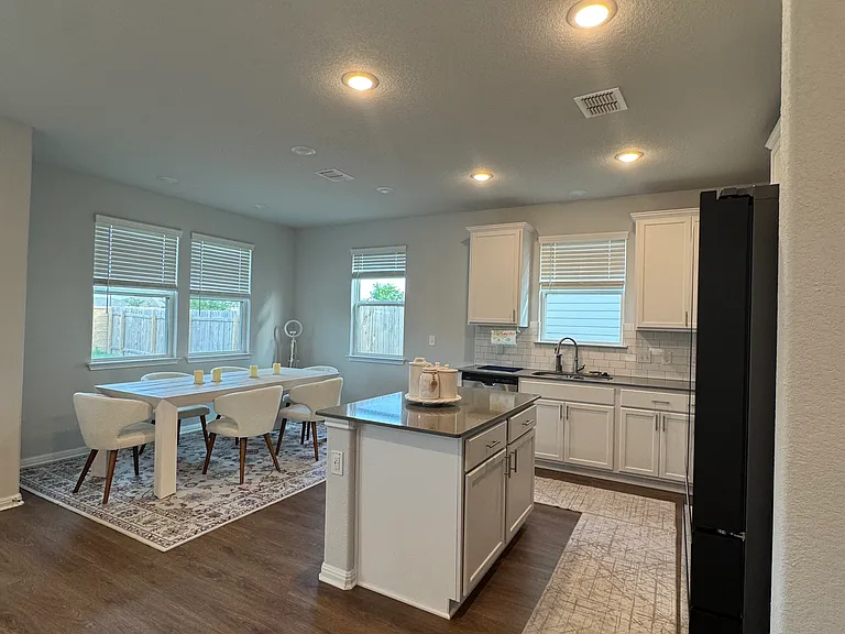 Marsh Ln — Photo 8