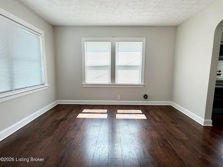 5710 Barrett Ln — Photo 4