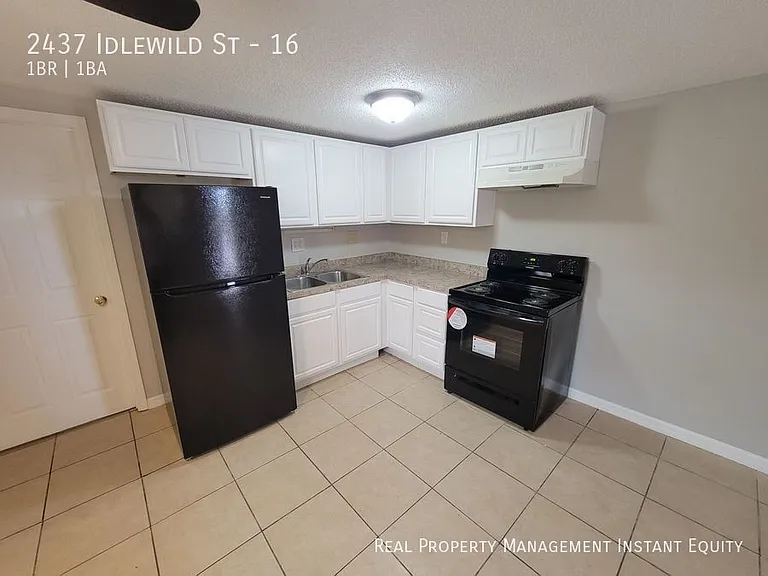 2437 Idlewild St #16 — Photo 6