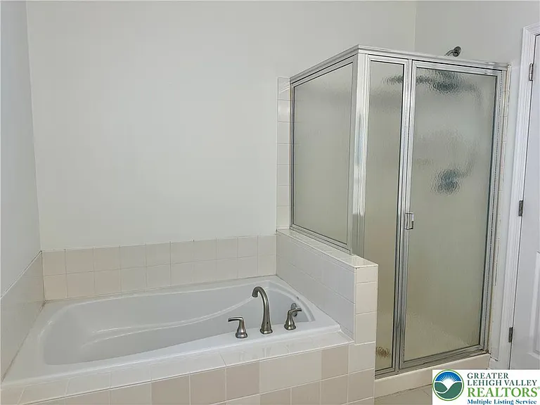 4312 Creek Rd — Photo 20