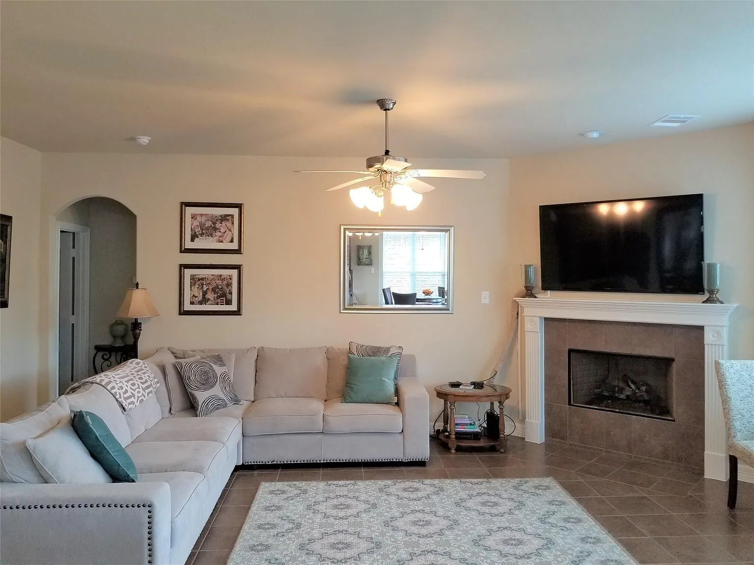 4 bed, 3.5 bath, 2776 sqft, $2,400 — Photo 4