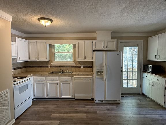 5th image of 544 Roselawn Dr