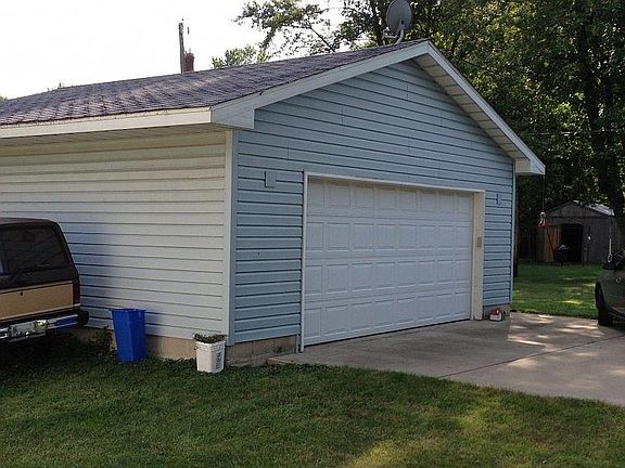 2 1/2 car garage