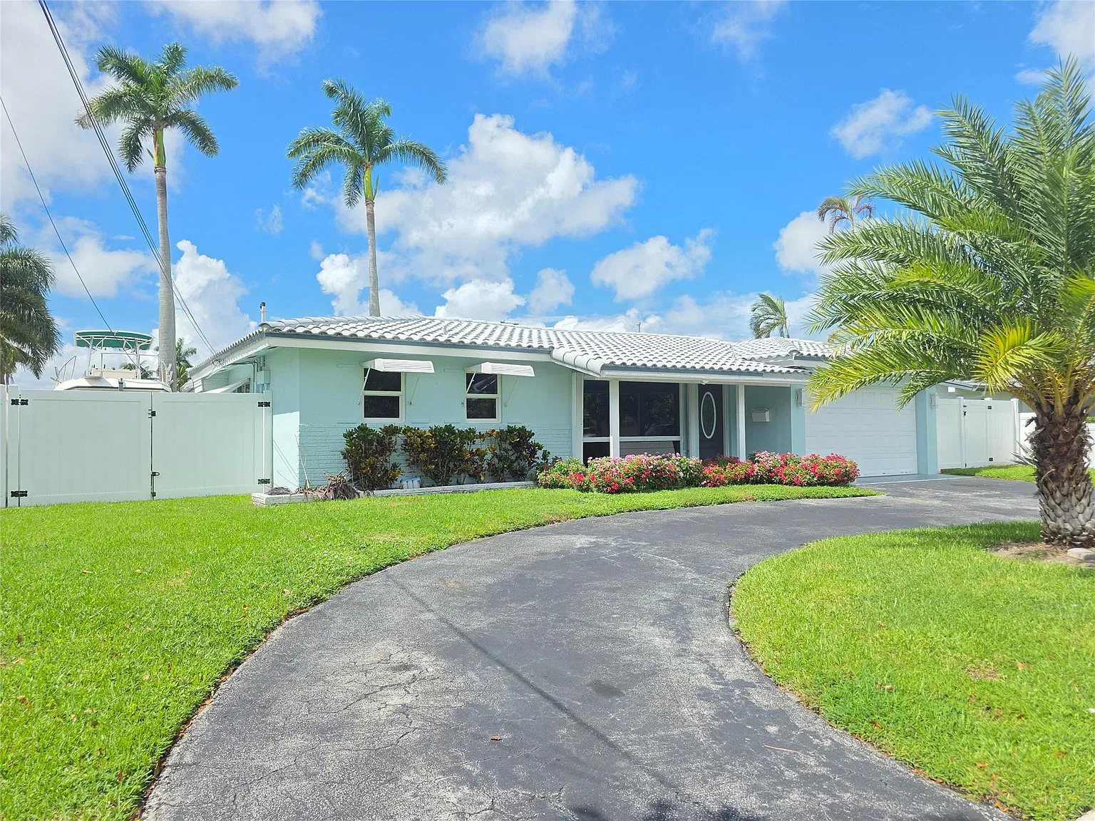 2 bed, 2.0 bath, 1770 sqft, $5,500 — Photo 4