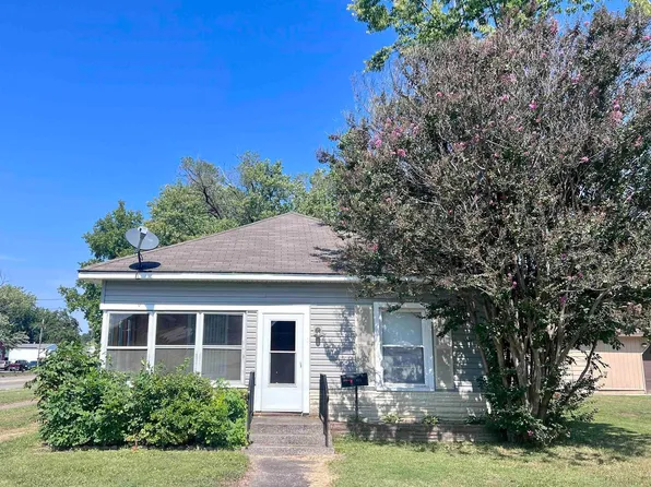 215 W 5th St, West Frankfort, IL 62896