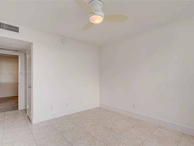 5161 Collins Ave #516 — Photo 27